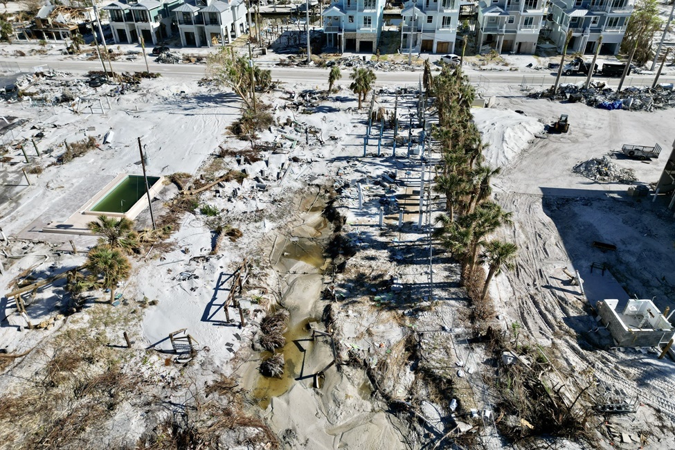 An ariel view of the structural damage on Southwest Florida’s Estero Island in the aftermath of Hurricane Ian. (Photo credit: Ryan Sloan, MŮ)